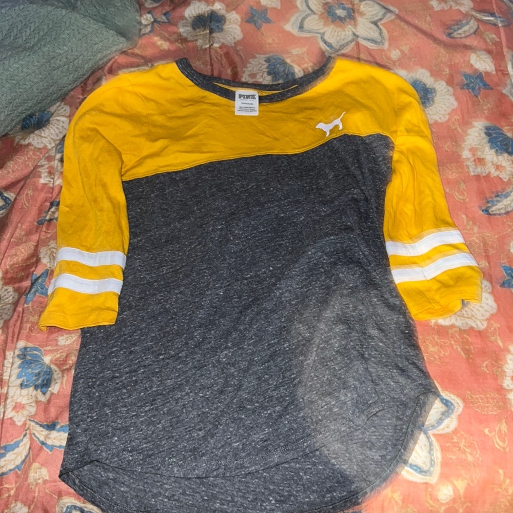 I am selling a Pink shirt women Small